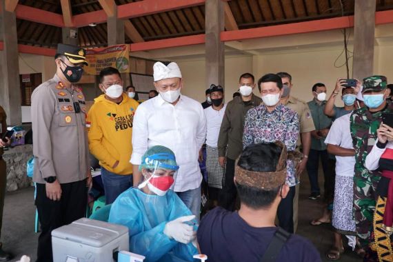 Bamsoet Tegaskan Vaksinasi Kunci Mengatasi Pandemi Covid-19 - JPNN.COM