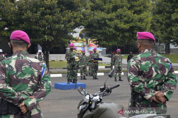 Laksamana Yudo Margono Memberikan 25 Sepeda Motor kepada Korps Marinir - JPNN.COM