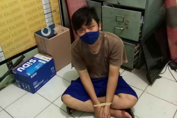 Okta Prianus Langsung Dijemput Polisi Usai Lakukan Aksi Brutal di Rumahnya - JPNN.COM