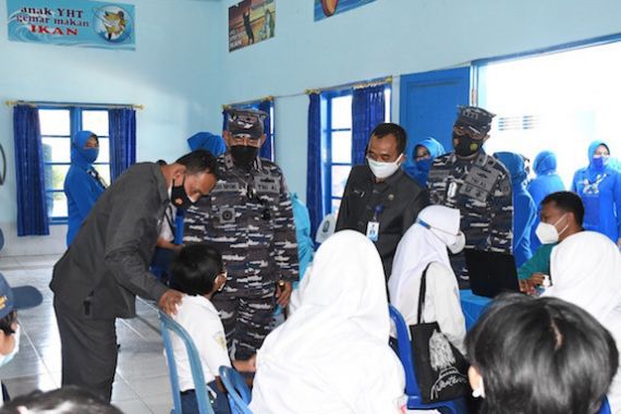 TNI AL Gelar Vaksinasi Kepada 1.500 Pelajar di Surabaya - JPNN.COM