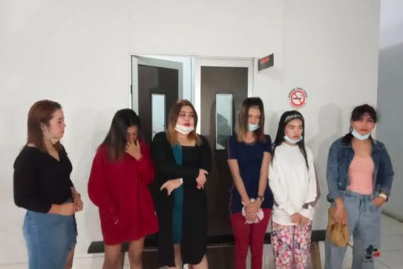 6 Wanita Diamankan dari Ruangan Gelap dan Tertutup di Pasaman Barat, Oh Ternyata - JPNN.COM