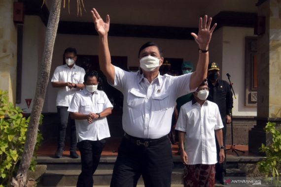 Kunjungi Bali, Luhut Panjaitan Bilang Kasus Aktif Cukup Tinggi, Angka Kematian Mengkhawatirkan - JPNN.COM