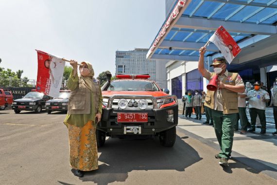 Memasifkan Pembagian Masker, Ketua Satgas Melepas 20 Mobil Khusus - JPNN.COM