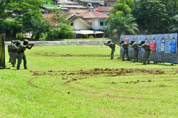 Prajurit Khusus Marinir Saling Berhadapan Lalu Menembak, KSAL Melihat - JPNN.COM