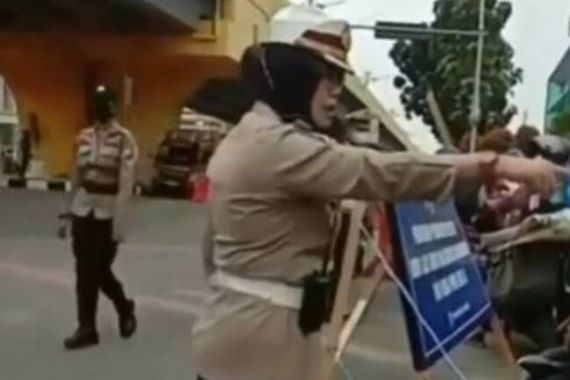 Sesama Polisi Cekcok di Pos Penyekatan PPKM, Polda Riau Beri Penjelasan Begini - JPNN.COM