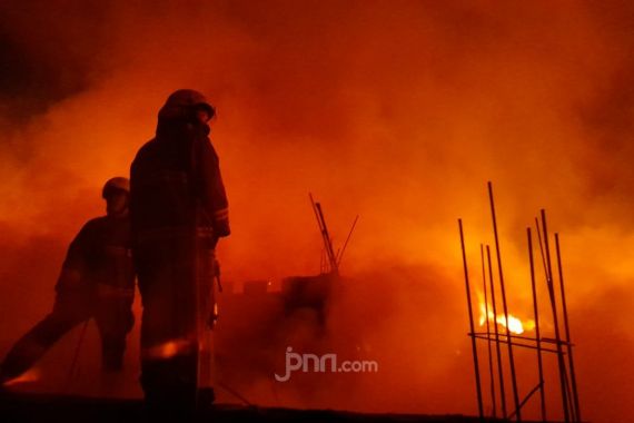 Bengkel Terbakar di Tanjung Priok, Satu Keluarga Tewas - JPNN.COM