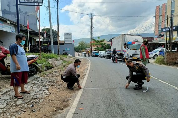 Kecelakaan Maut L300 vs Motor di Bandarlampung, Korban Terpental Sejauh 3 Meter - JPNN.COM