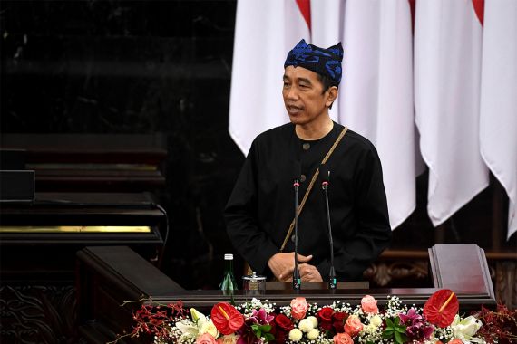 Lihat, Jokowi Pamer Wajah Baru Jalan Tol Sumatera Sejauh 1.884 Kilometer - JPNN.COM