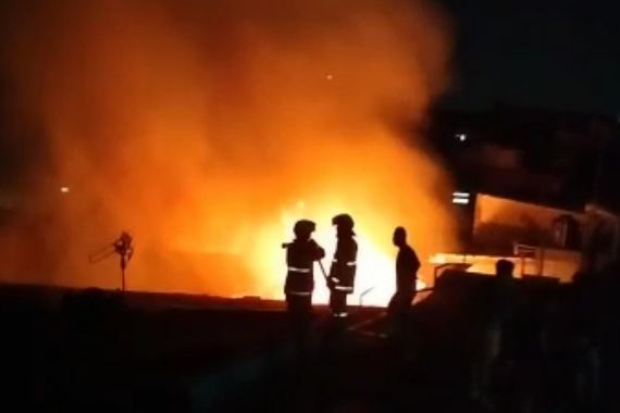 Kebakaran Permukiman Warga di Paseban Jakarta Pusat, Sebegini Kerugiannya - JPNN.COM