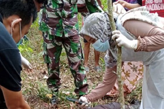 Detik-Detik Istri Sah Tikam Pelakor Diduga Selingkuhan Suami, Banjir Darah - JPNN.COM