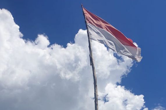 TNI Gelar Napak Tilas Pembuatan Tugu Merah Putih di Puncak Tertinggi Distrik Kanggime Papua - JPNN.COM