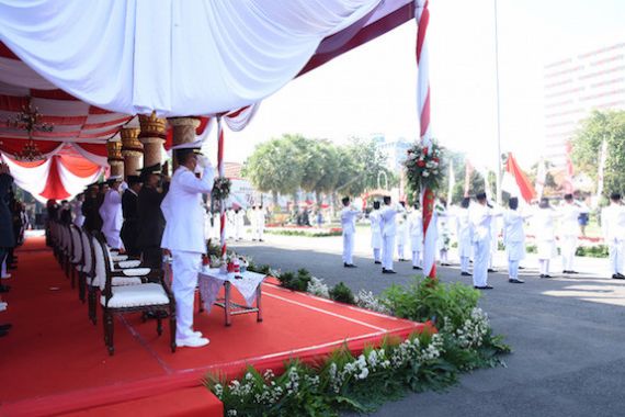 Gubernur AAL Ikuti Peringatan HUT ke-76 Kemerdekaan RI di Grahadi - JPNN.COM