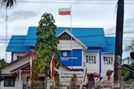 Insiden Bendera Merah Putih Terbalik, Tarfin: Satpam Mengantuk - JPNN.COM