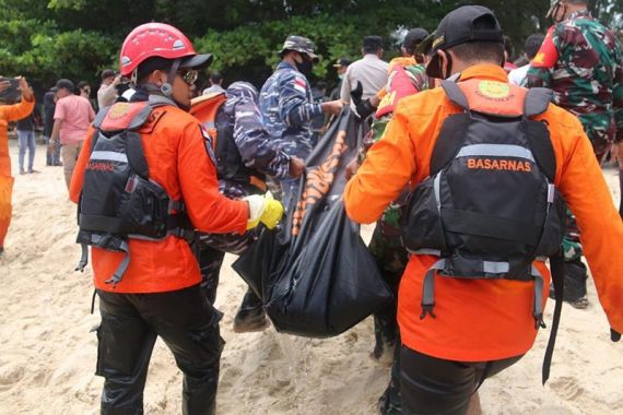 Anak yang Terseret Arus Saat Mandi Bersama Keluarga Ditemukan Sudah Meninggal Dunia - JPNN.COM