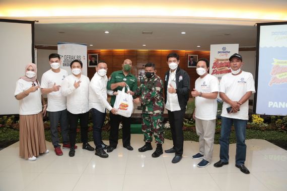 Ketua MPR Apresiasi Bantuan Swasta untuk Warga Terdampak Pandemi di Jawa Timur - JPNN.COM