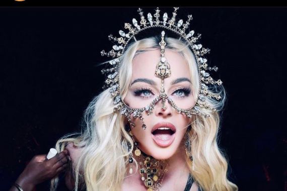 Madonna Minta Perancang Indonesia Buat Aksesori Untuk Ulang tahunnya ke-63 - JPNN.COM