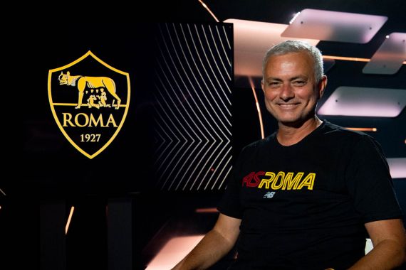 Jose Mourinho Siap Berperang dengan Panji AS Roma - JPNN.COM