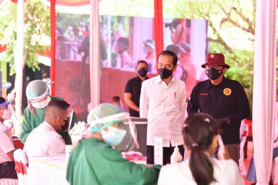 Presiden Jokowi Apresiasi Vaksinasi Door to Door yang Digelar BIN - JPNN.COM
