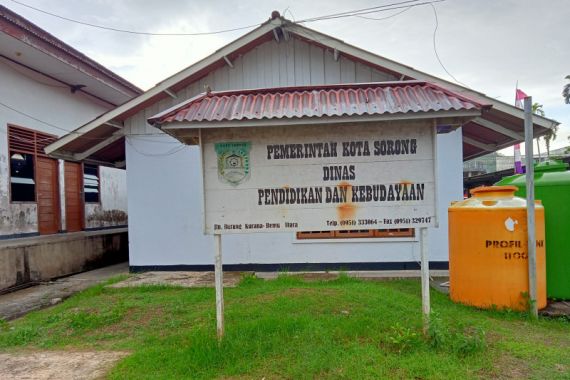 Diduga Korupsi, Kadis Pendidikan Kota Sorong Ditangkap Polisi - JPNN.COM