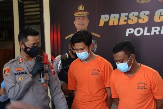 Polisi Tangkap 2 Pencuri Besi Baja Rel Kereta Api - JPNN.COM