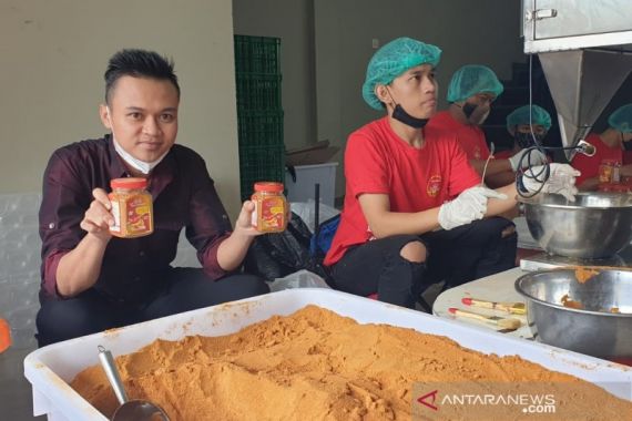 Bisnis Kafe Bangkrut, Ivan Banting Setir ke Jahe Merah, Omzet Hingga Rp200 Juta per Bulan - JPNN.COM