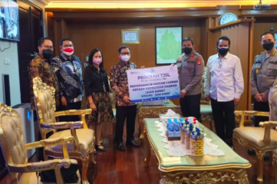 PT PP Serahkan Vaccine Carrier Kepada Polda Jawa Barat - JPNN.COM