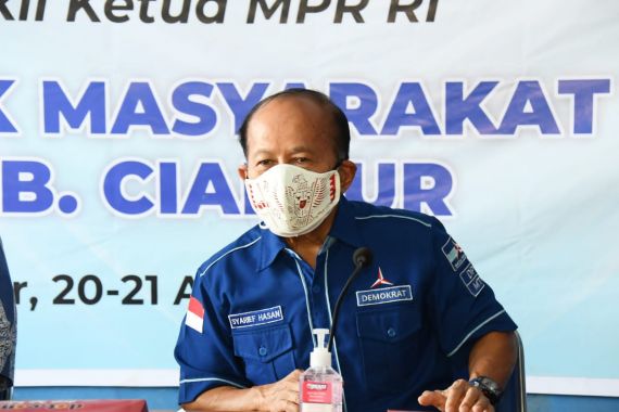 Syarief Hasan Berikan Bantuan Sembako kepada Warga Terdampak Pandemi - JPNN.COM