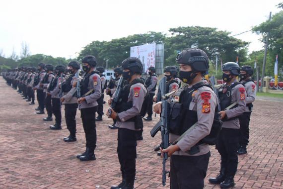 203 Personel Brimob Berangkat ke Papua, Sekali Melangkah Pantang Menyerah - JPNN.COM