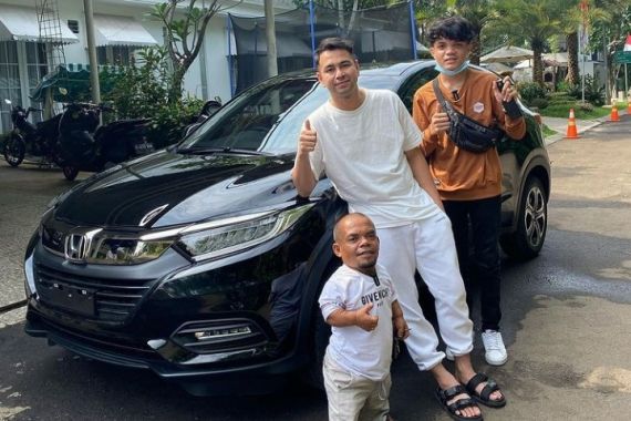 Tepati Janji, Raffi Ahmad Belikan Mobil Baru untuk Ucok Baba, Ini Buktinya - JPNN.COM