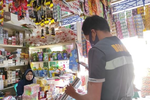 Menekan Peredaran Rokok Ilegal, Bea Cukai Operasi Pasar di Tiga Wilayah  - JPNN.COM