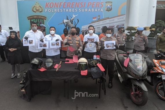 Gerombolan Pelaku Penusukan Pria di Tandes Surabaya Selalu Bawa Senjata Tajam - JPNN.COM