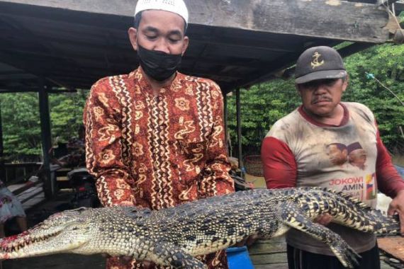 Jaring Terasa Berat, Mahdin Mengira Ikan Besar, Saat Diangkat, Oh Ternyata - JPNN.COM