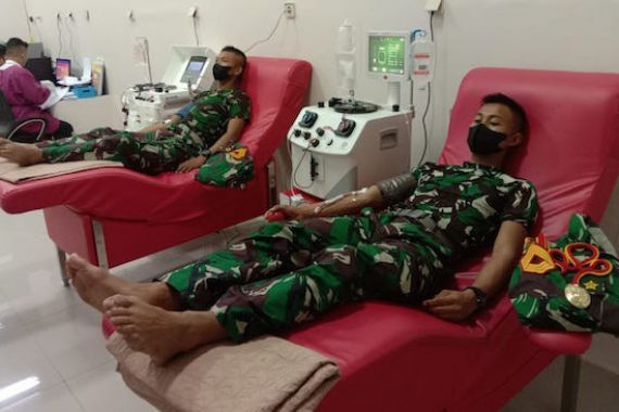 20 Taruna Akademi TNI AL Donorkan Plasma Konvalesen - JPNN.COM
