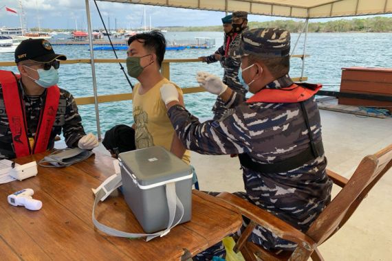 Prajurit TNI Mendatangi Sejumlah ABK dan Nelayan, Terjadilah! - JPNN.COM