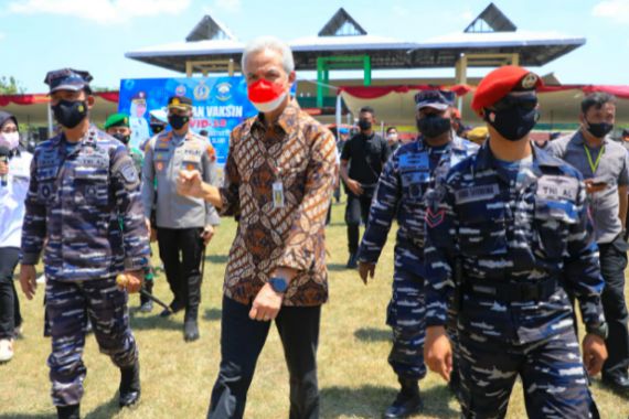 Ditelepon Panglima Koarmada II, Pak Ganjar Langsung Terharu dan Bingung - JPNN.COM