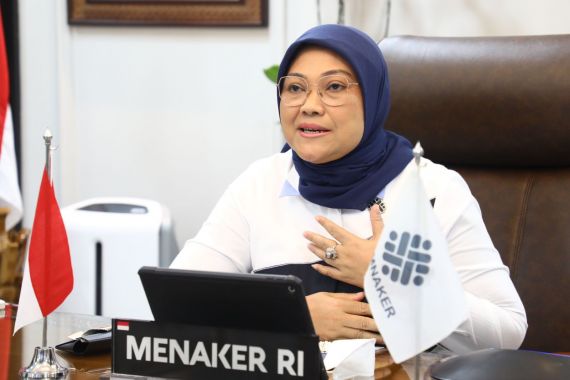 Terbang ke Pasuruan, Menaker Ida Bertandang di Panasonic, Alhamdulillah - JPNN.COM