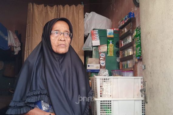 Nenek Sumirah Warga Surabaya, Pengin Ikut Merasakan Uang Pemerintah - JPNN.COM