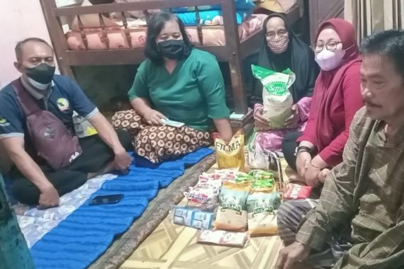 Terungkap Penyebab Nenek Sumirah Warga Surabaya Tak Pernah Mendapat Bansos - JPNN.COM