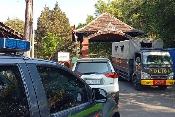 Keraton Kasepuhan Cirebon Dijaga Ketat TNI dan Polisi - JPNN.COM