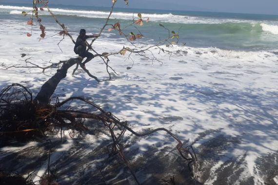 Ada Bunyi Sirene Tsunami di Pantai Palabuhanratu dan Cisolok Sukabumi, Begini Kata BPBD - JPNN.COM