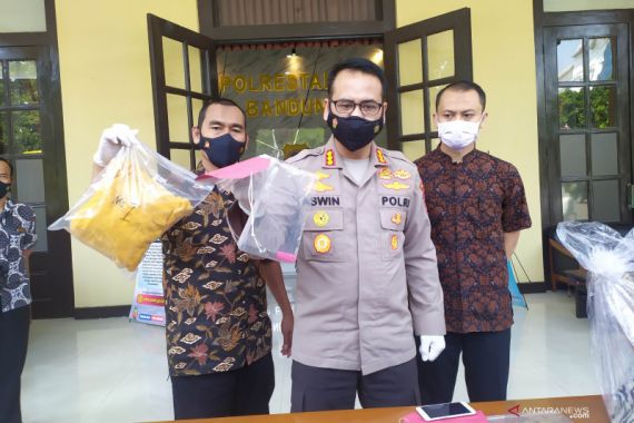 PSK di Bandung Ditusuk 65 Kali, Mayatnya Dibungkus Selimut dan Dibuang ke Sungai - JPNN.COM
