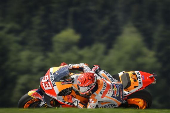 FP1 MotoGP Inggris: Marquez Kecelakaan, Tetapi Paling Cepat - JPNN.COM