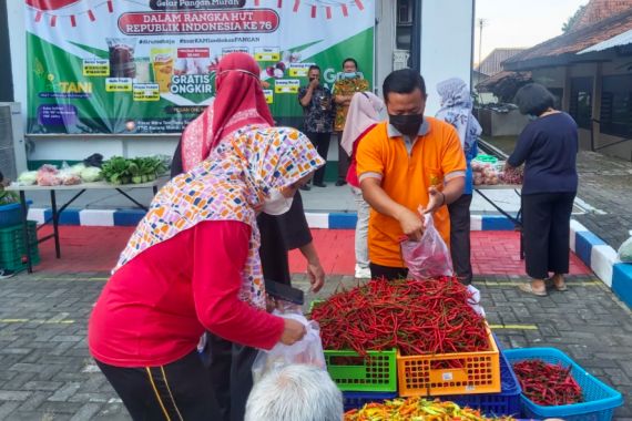 ASN Jateng Ramai-ramai Borong Cabai dari Petani - JPNN.COM