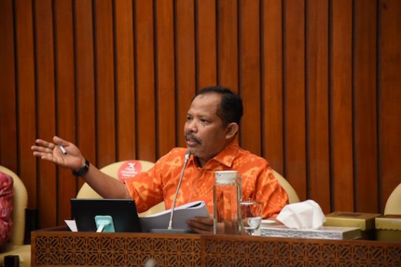 Johan Dorong Bulog Tingkatkan Kemampuan Menyerap Gabah Petani - JPNN.COM