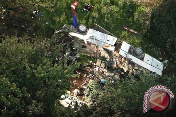 Detik-Detik Bus Terjun ke Jurang, 15 Orang Tewas, 3 Penumpang Terluka - JPNN.COM