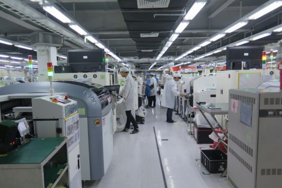 Kepanikan di Pabrik iPhone China, Satgas Covid-19 Kerahkan 200 Petugas - JPNN.COM
