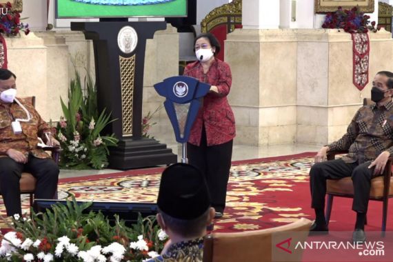 Pidato Bu Mega di Depan Presiden Jokowi: Kalau Bapak Belum Lupa - JPNN.COM
