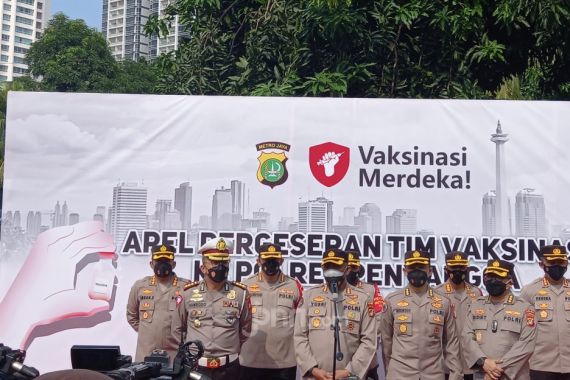 Vaksinasi Covid-19: Warga Depok, Bekasi, dan Tangerang Bakal Didatangi Polisi - JPNN.COM