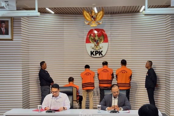 KPK Menahan eks Sekda Bandung dan 3 Anggota DPRD kota Bandung, Apa Kasusnya? - JPNN.COM