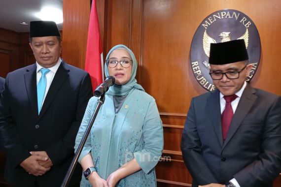 MenPAN-RB Rini Widyantini Pastikan Program Azwar Anas Ini Lanjut, Honorer & ASN Tenang - JPNN.COM